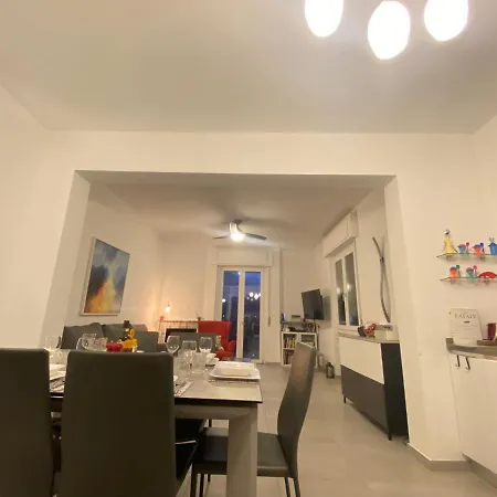 Prázdninový dům Cozy Modern W Free Parking Bbq & Fully Equipped Como