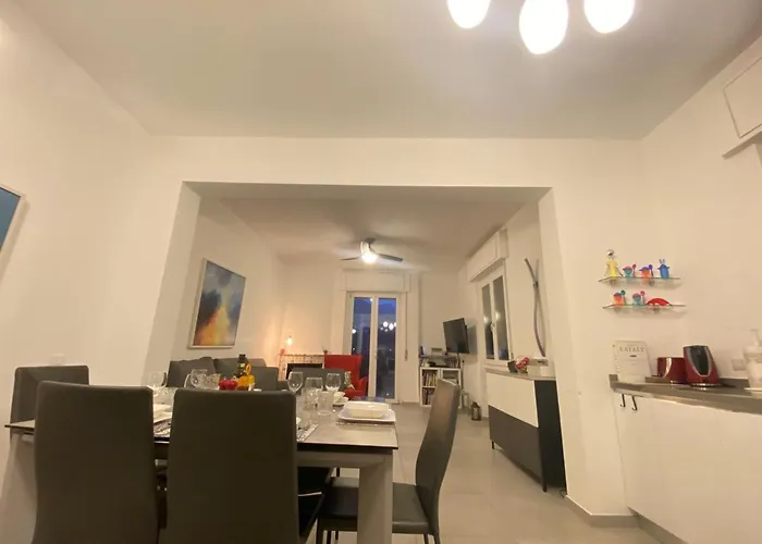 Prázdninový dům Cozy Modern W Free Parking Bbq & Fully Equipped Como