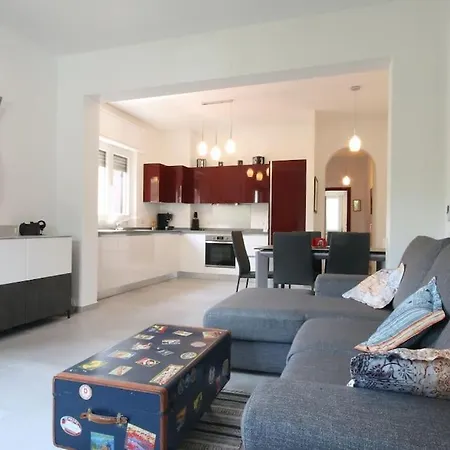 Dom wakacyjny Cozy Modern W Free Parking Bbq & Fully Equipped Como