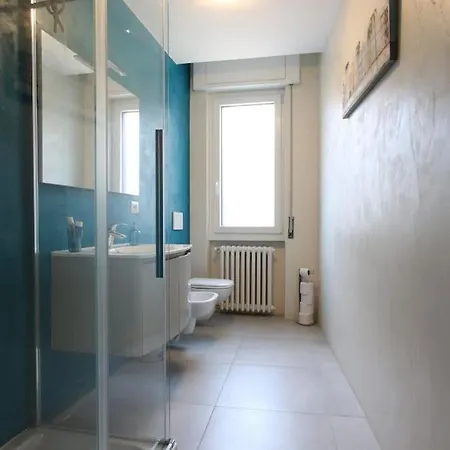 Dom wakacyjny Cozy Modern W Free Parking Bbq & Fully Equipped Como