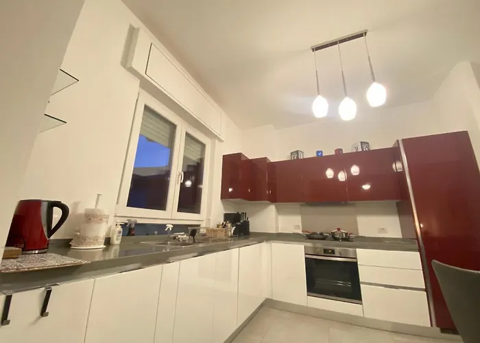 Vakantiehuis Cozy Modern W Free Parking Bbq & Fully Equipped Como